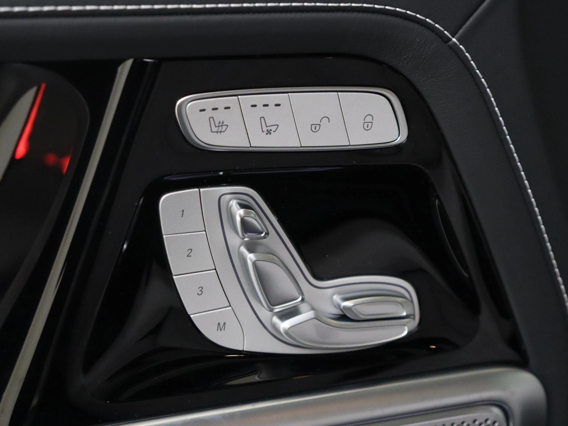 Mercedes-Benz-G-Klasse-image-29