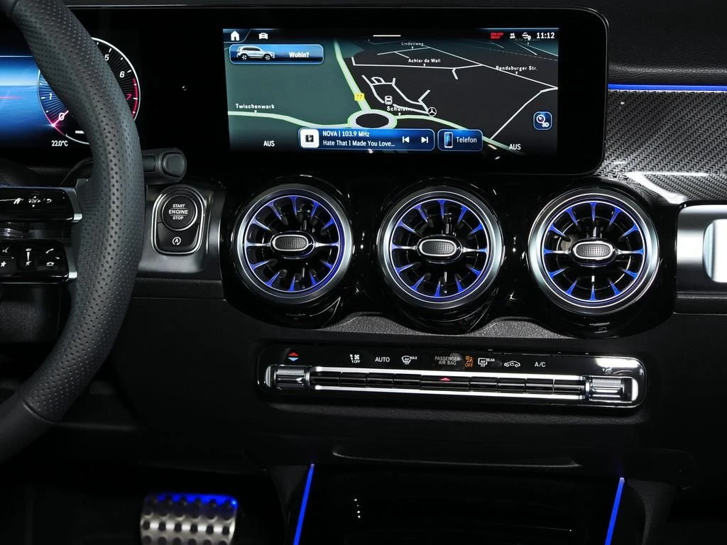Mercedes-Benz-GLB 200-image-11