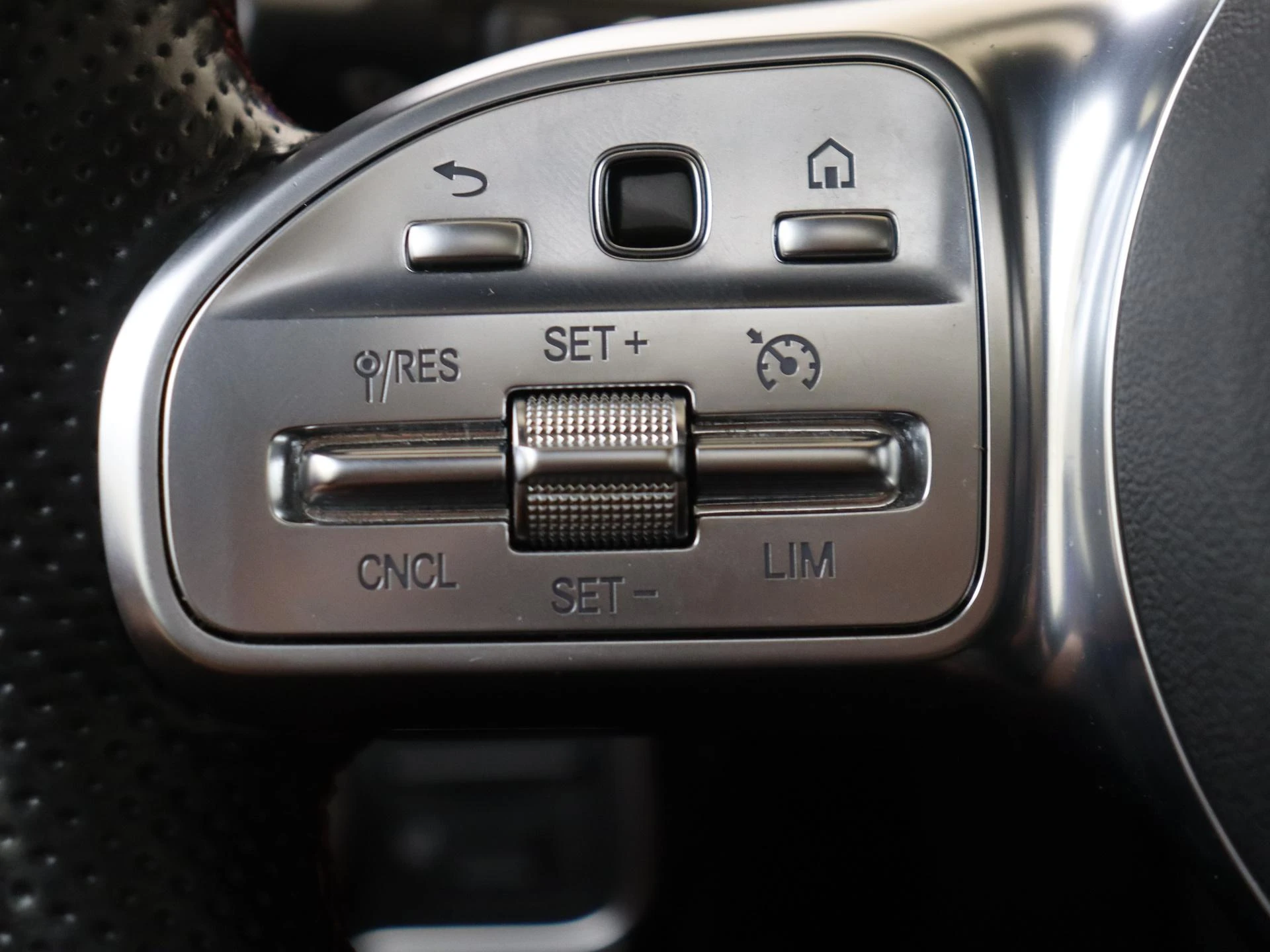 Mercedes-Benz-A-Klasse-image-11