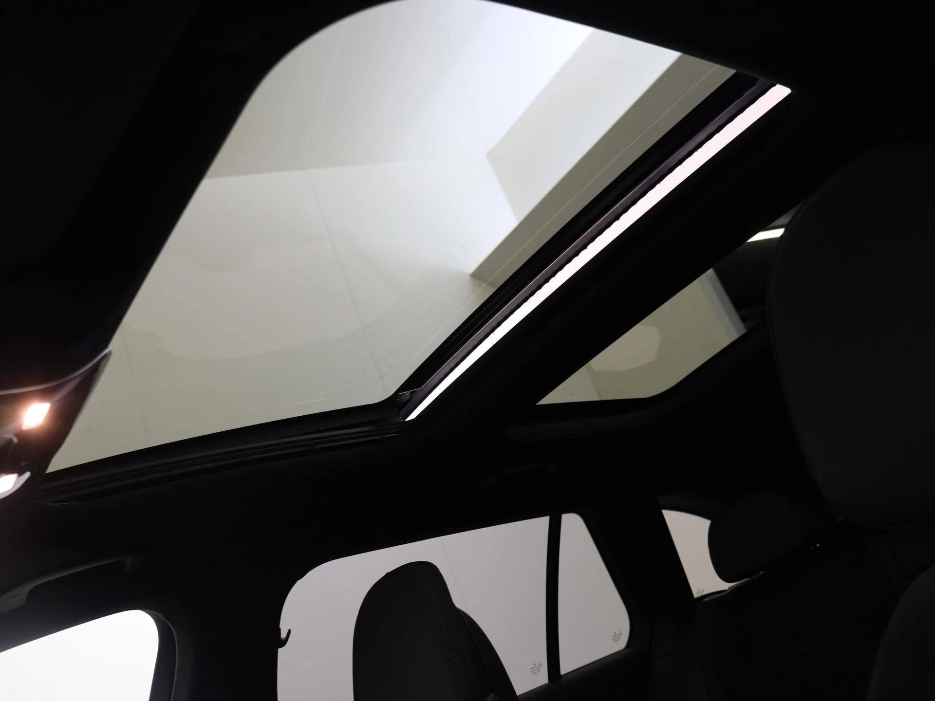 Mercedes-Benz-C-Klasse-image-26