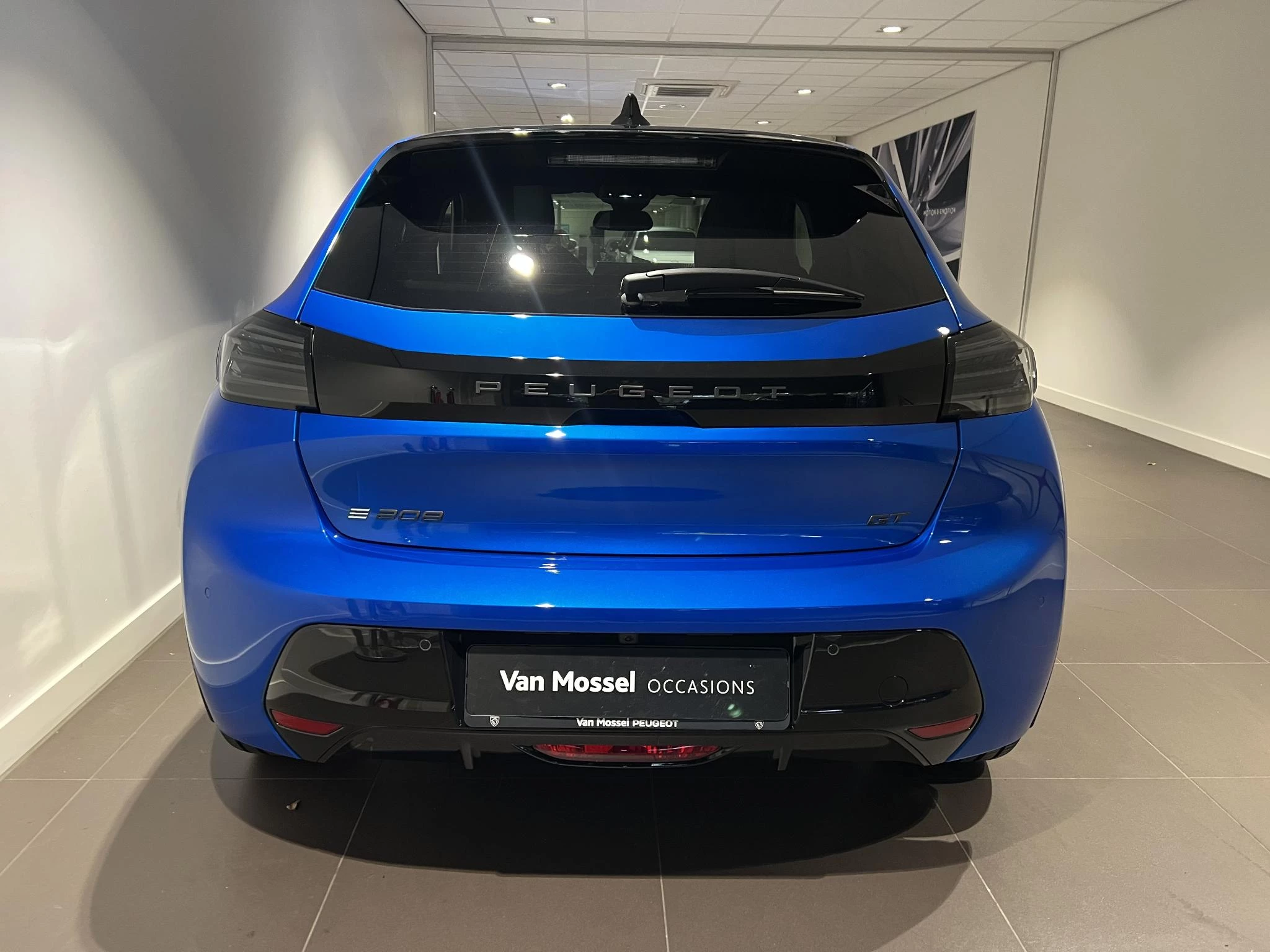 Peugeot-e-208-image-2