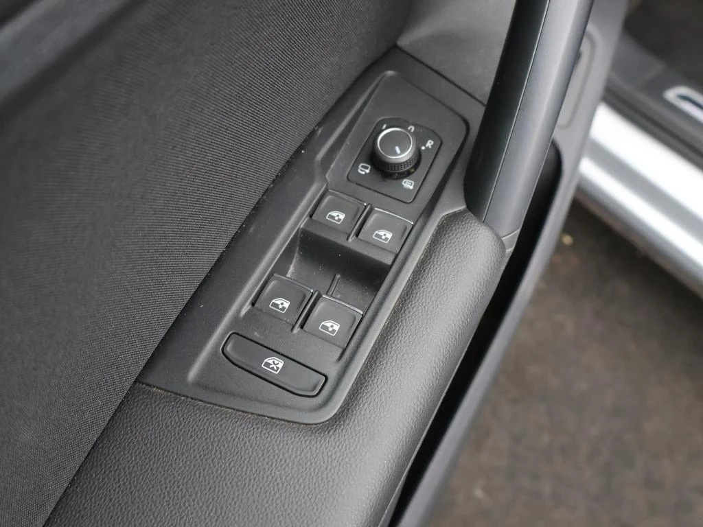 Volkswagen-Tiguan-image-19
