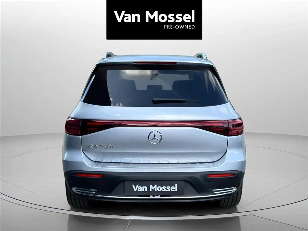 Mercedes-Benz-EQB-image-5