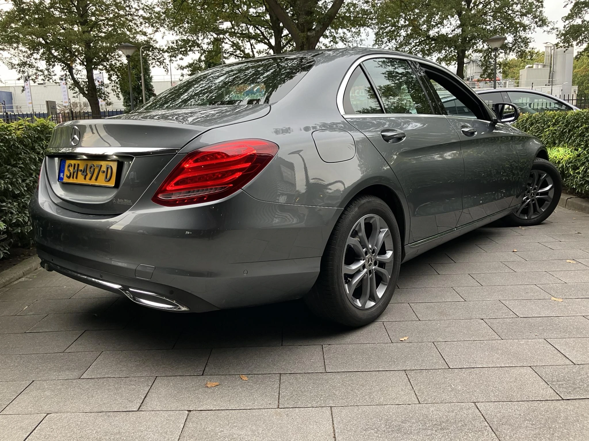 Mercedes-Benz-C-Klasse-image-1