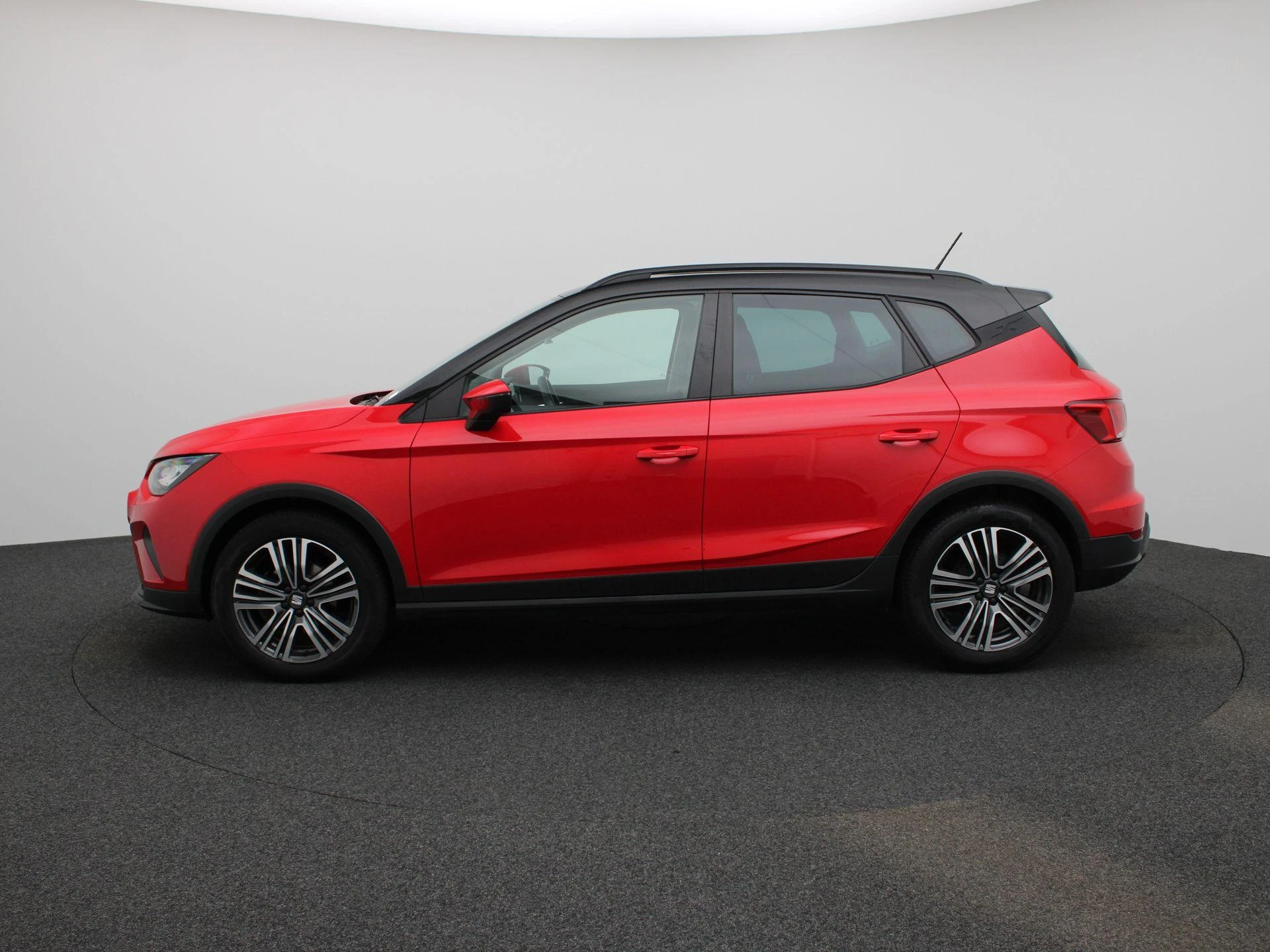 SEAT-Arona-image-3