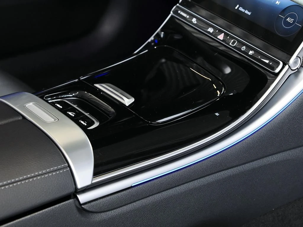 Mercedes-Benz-CLE 300-image-12
