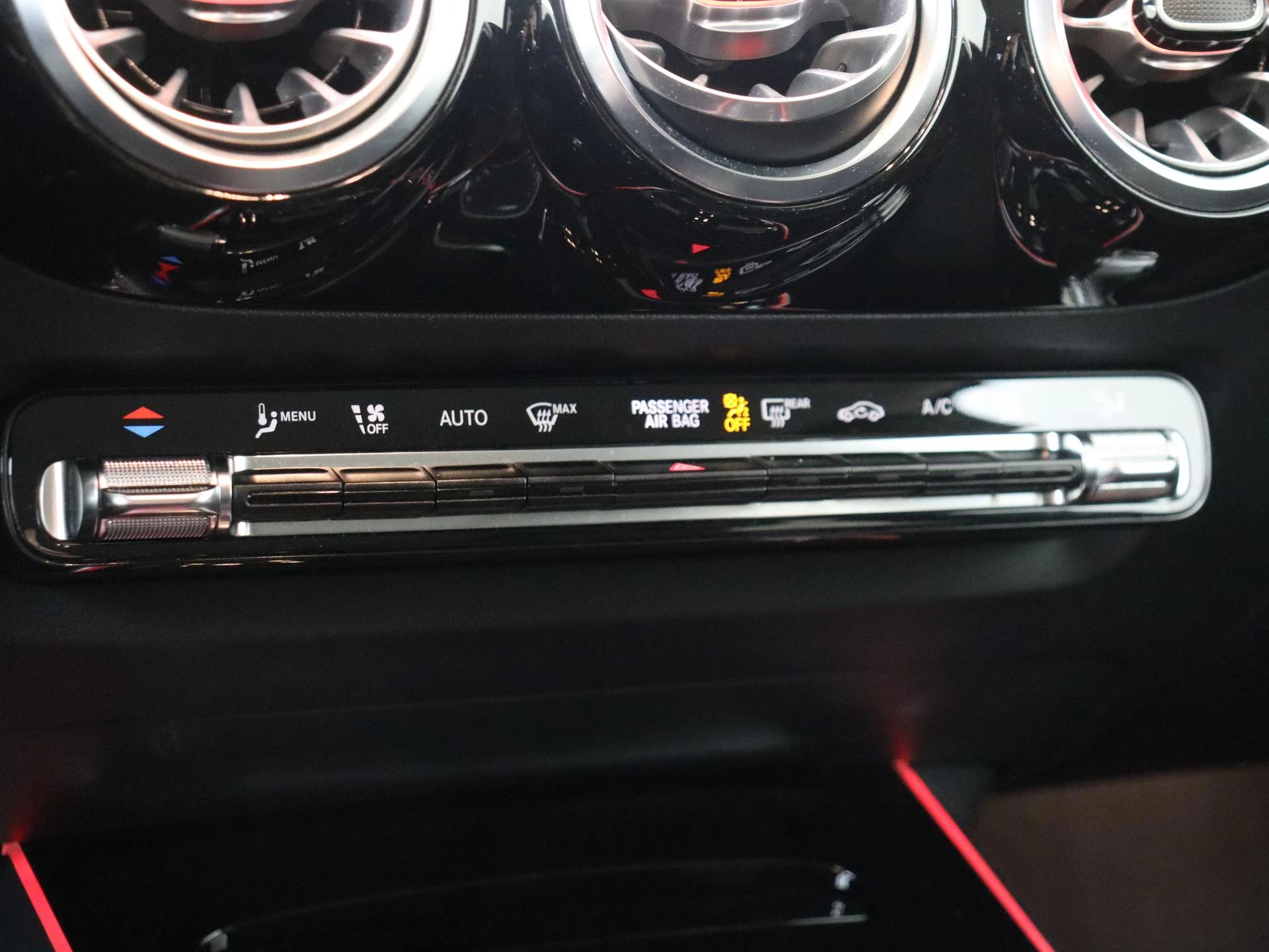 Mercedes-Benz-B-Klasse-image-18