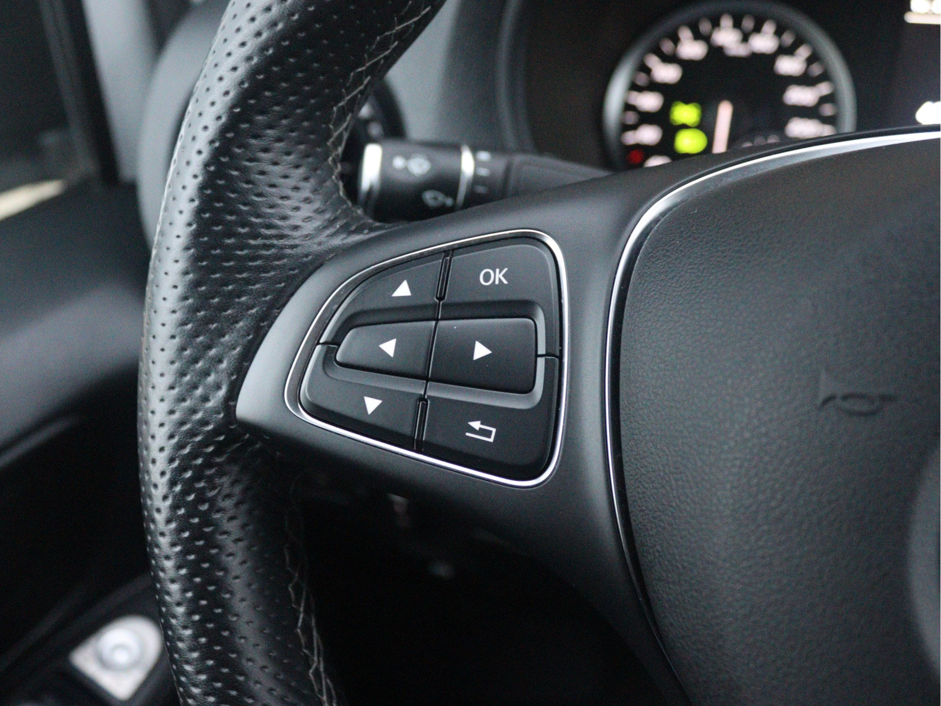 Mercedes-Benz-Vito-image-6