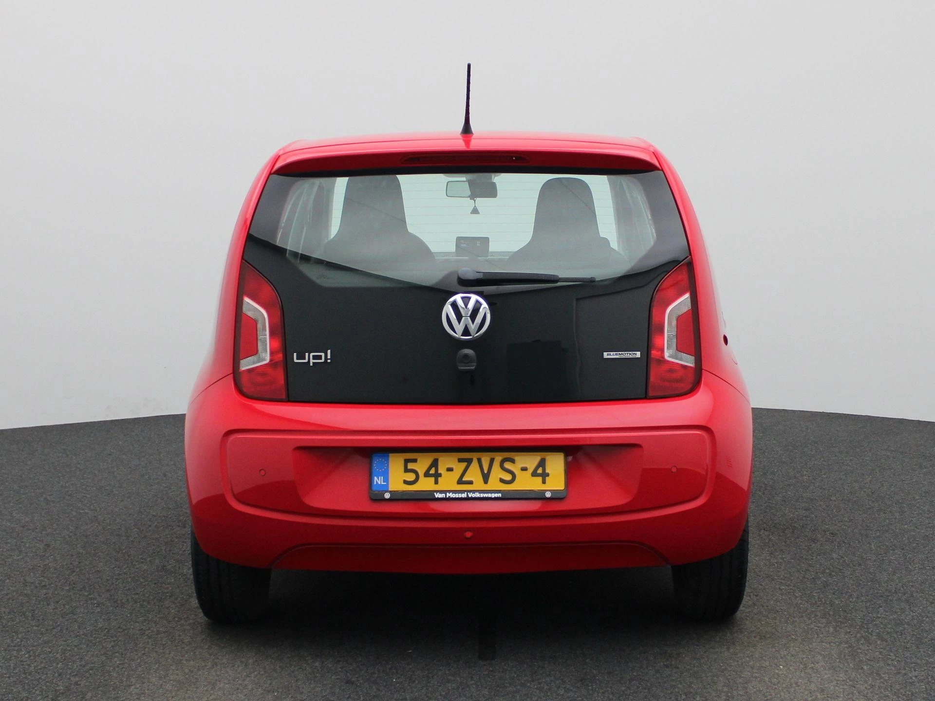 Volkswagen-up!-image-4