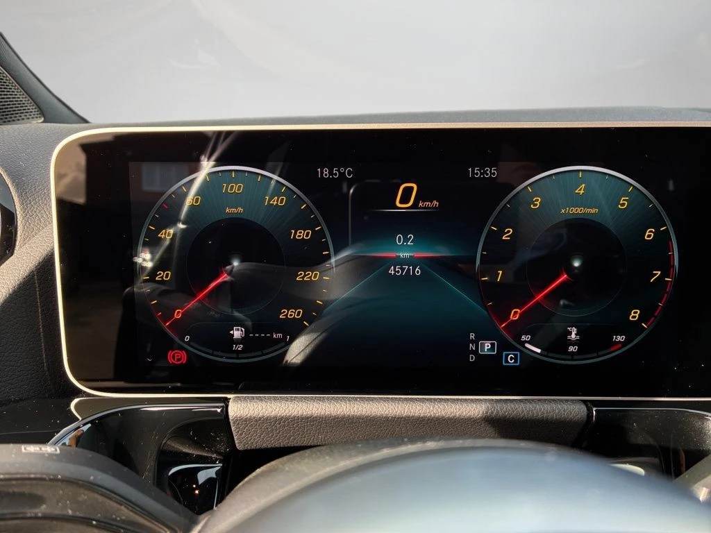 Mercedes-Benz-GLA 200-image-5