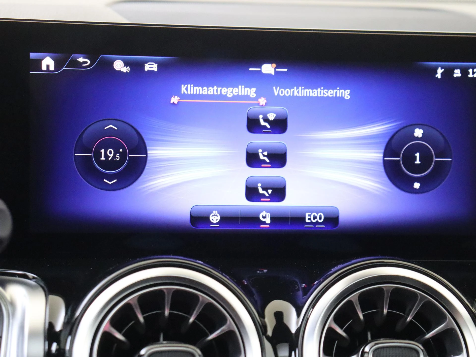 Mercedes-Benz-EQB-image-16