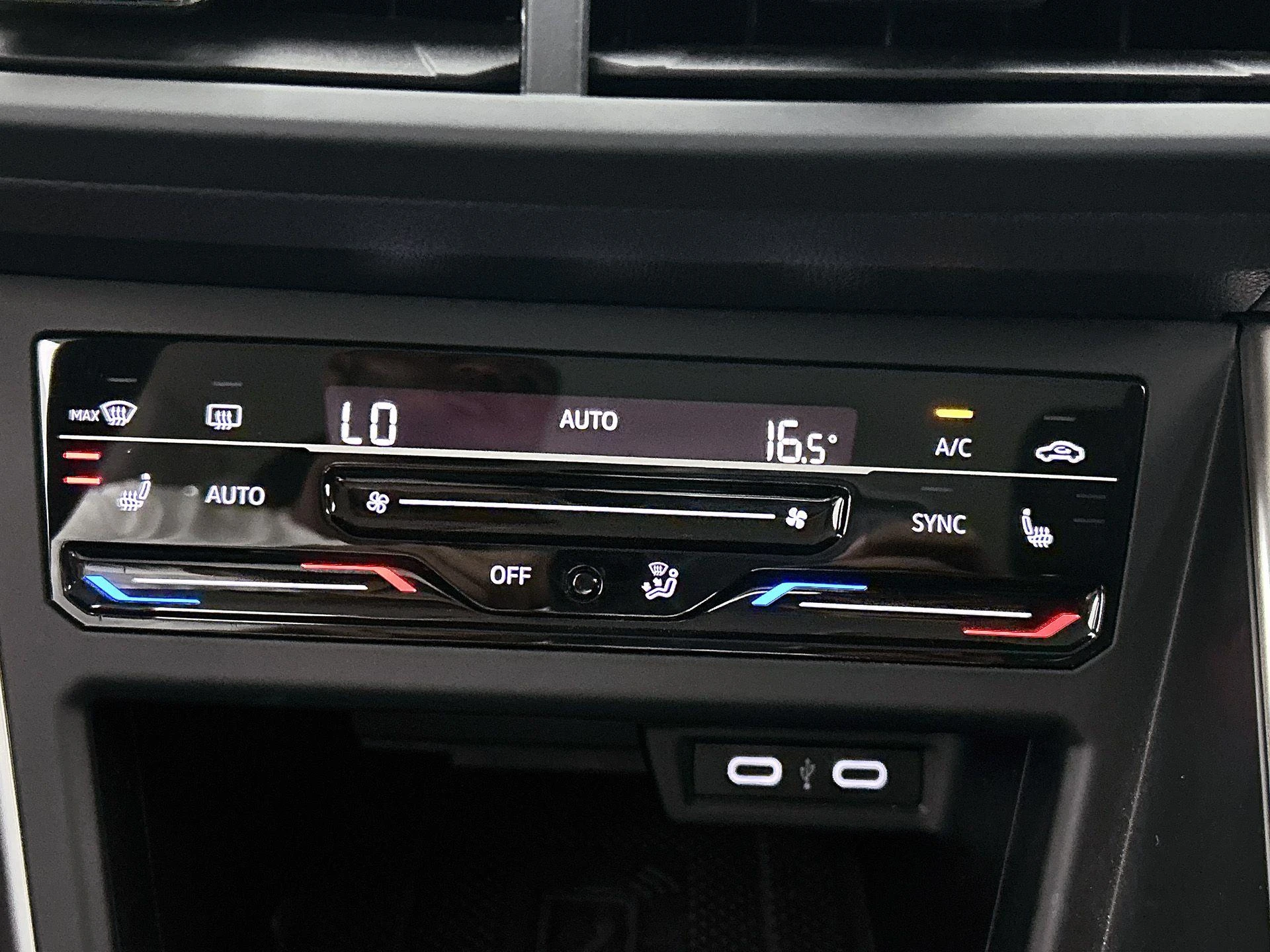Volkswagen-Polo-image-24