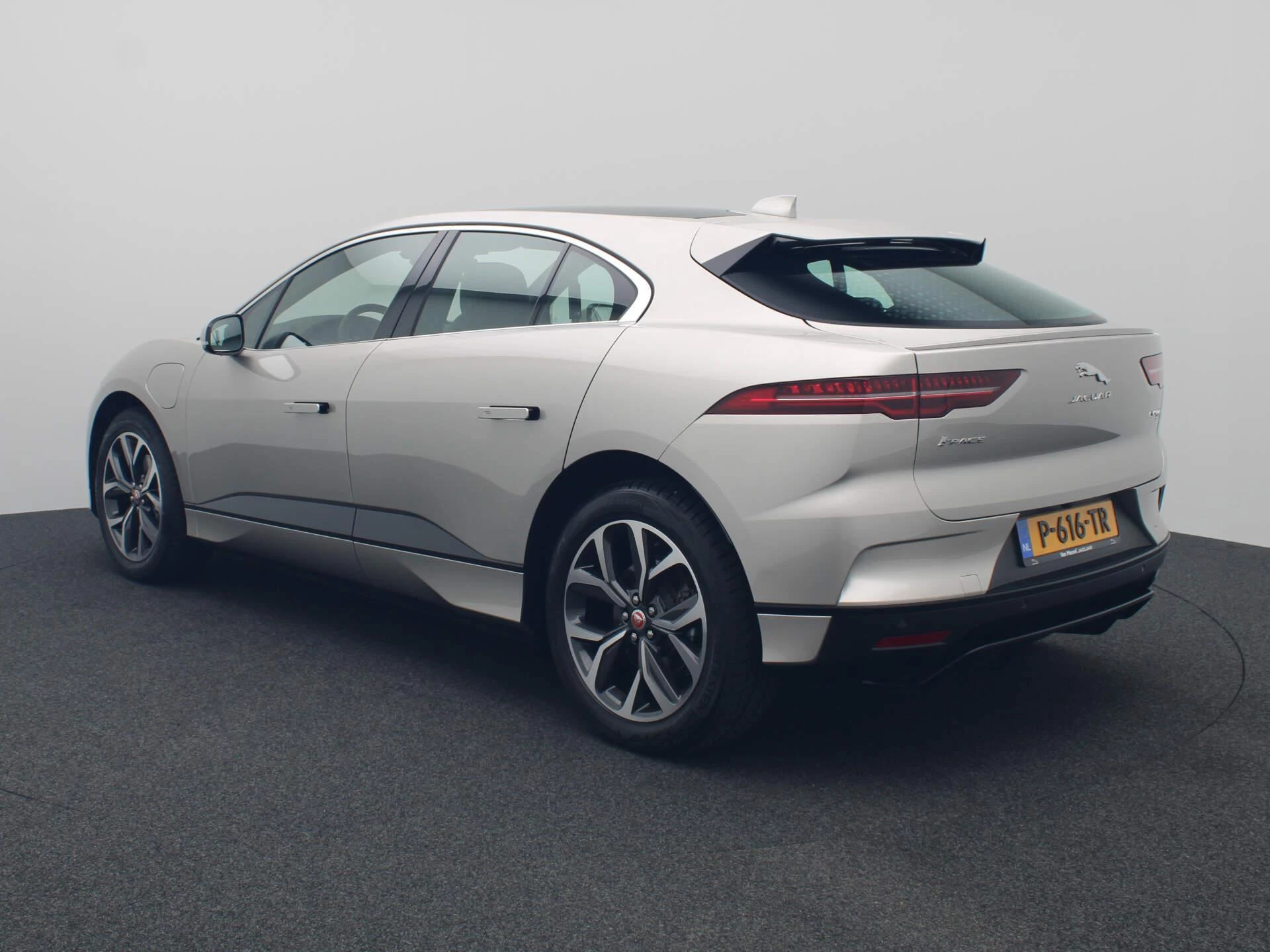 Jaguar-I-PACE-image-3