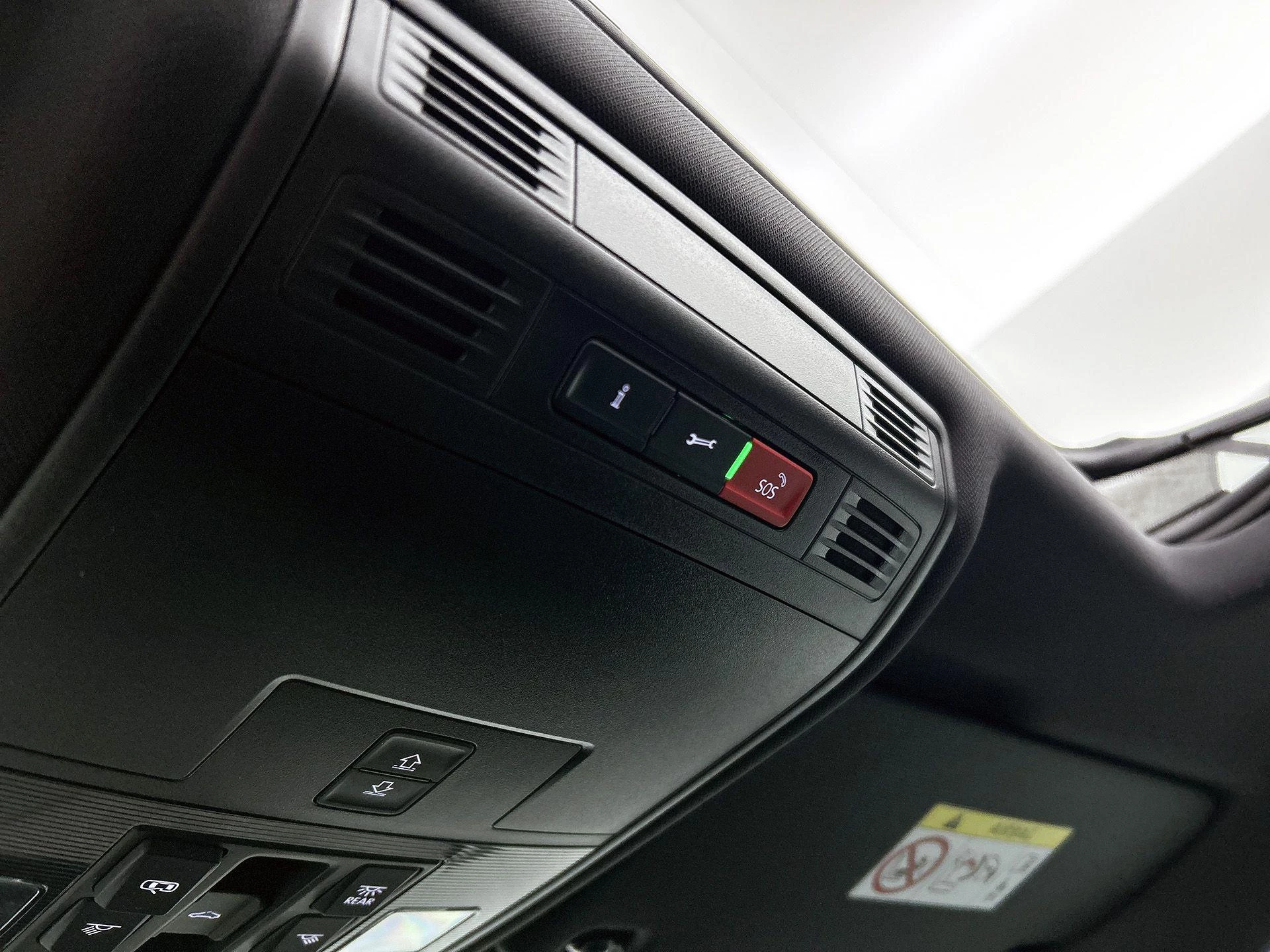 Volkswagen-Tiguan-image-8