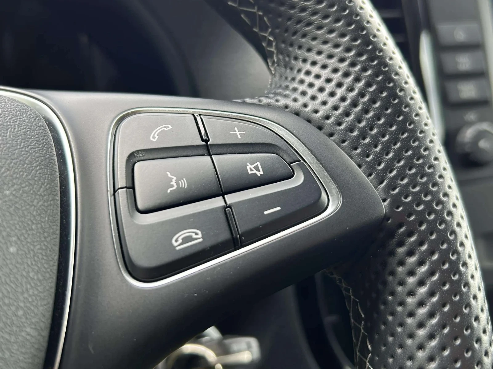 Mercedes-Benz-eVito-image-11