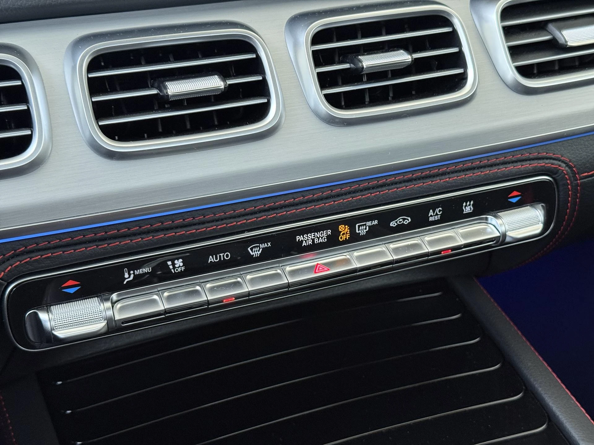 Mercedes-Benz-GLE-image-18
