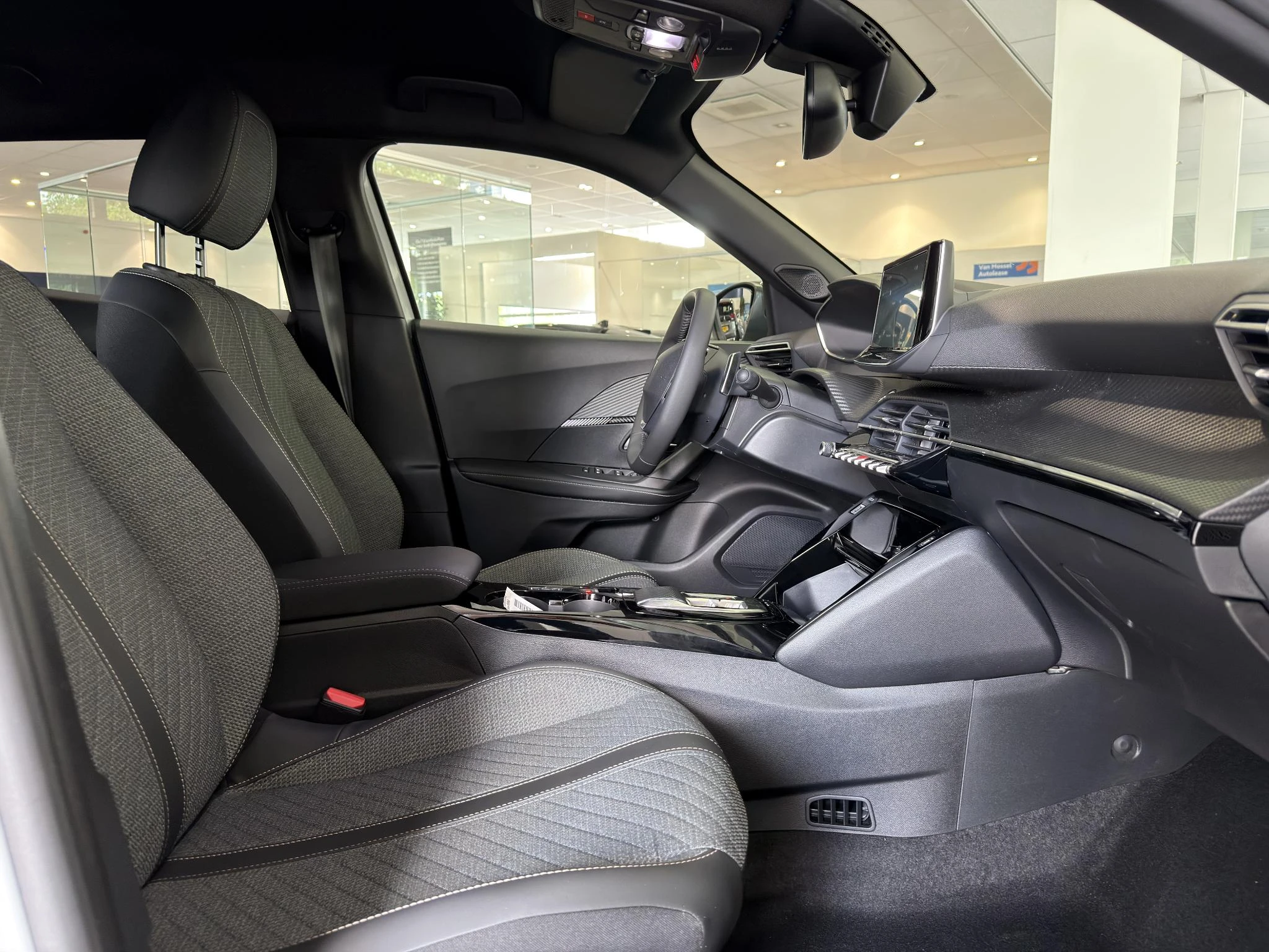 Peugeot 2008 1.2 Hybrid 145 Allure