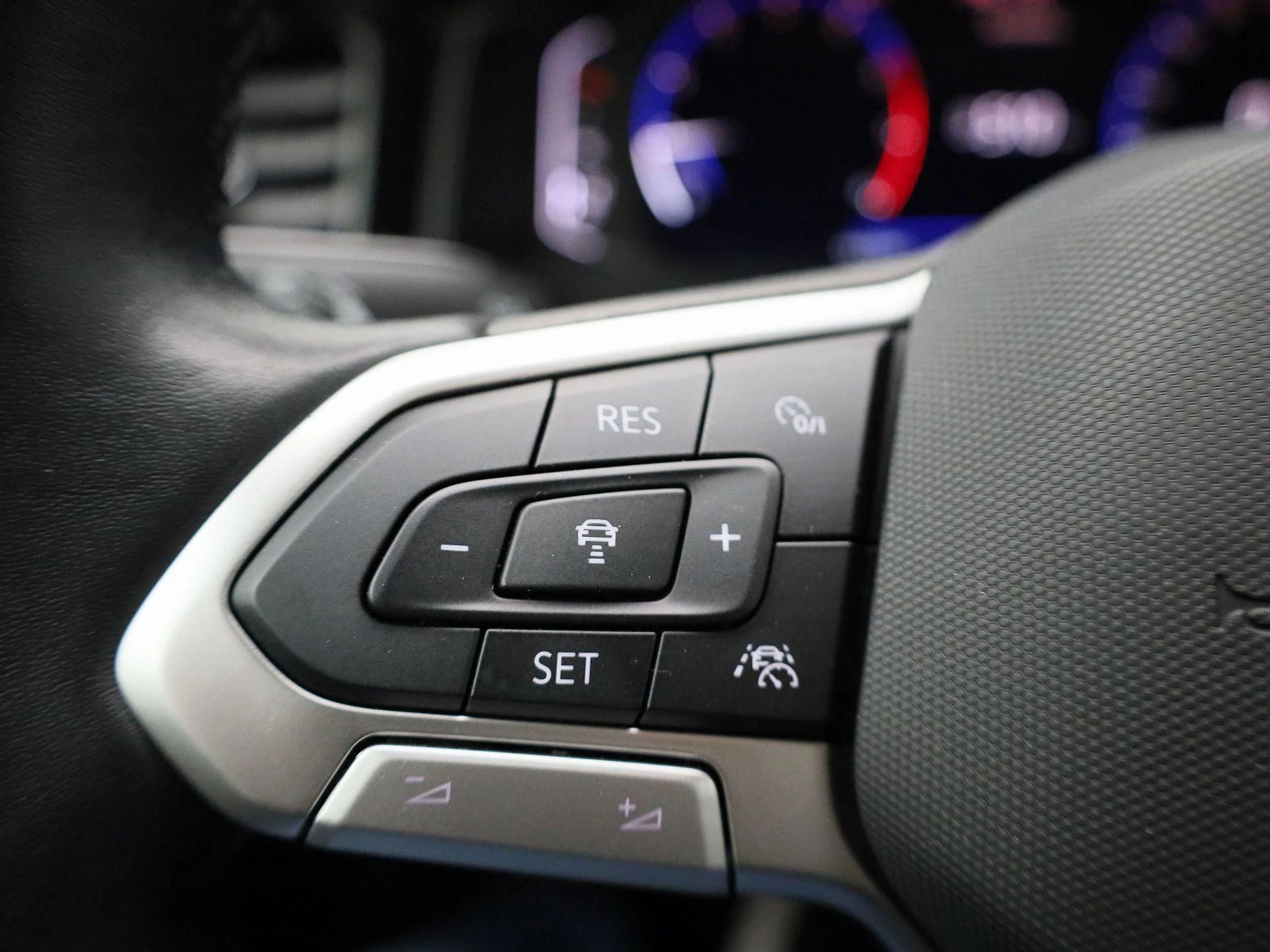 Volkswagen-Polo-image-18
