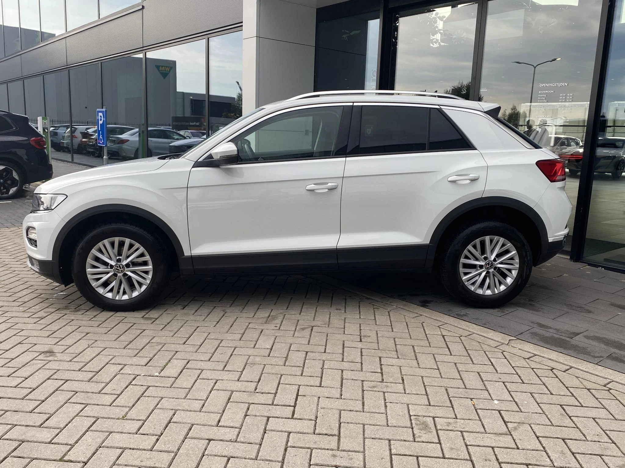 Volkswagen-T-Roc-image-1