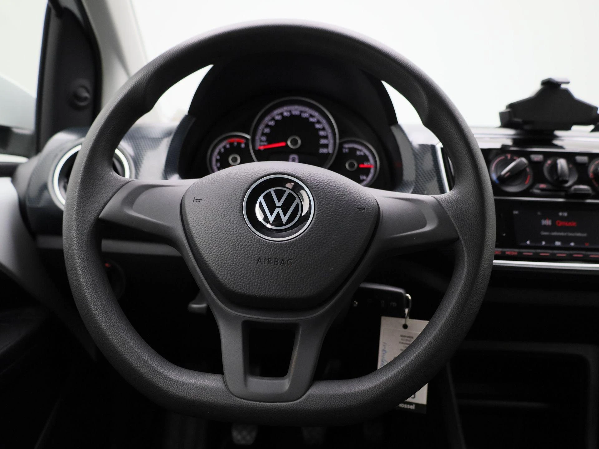 Volkswagen-up!-image-6