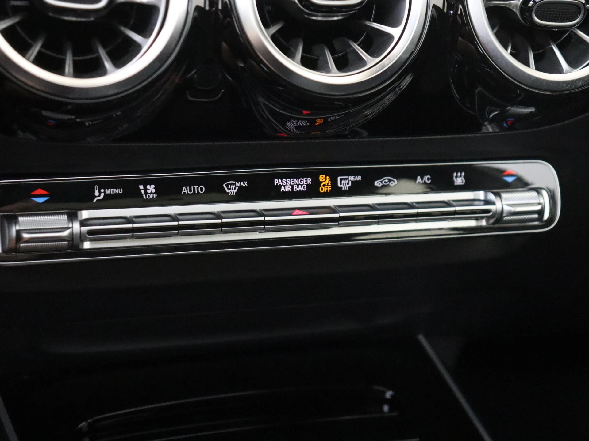 Mercedes-Benz-EQA-image-19