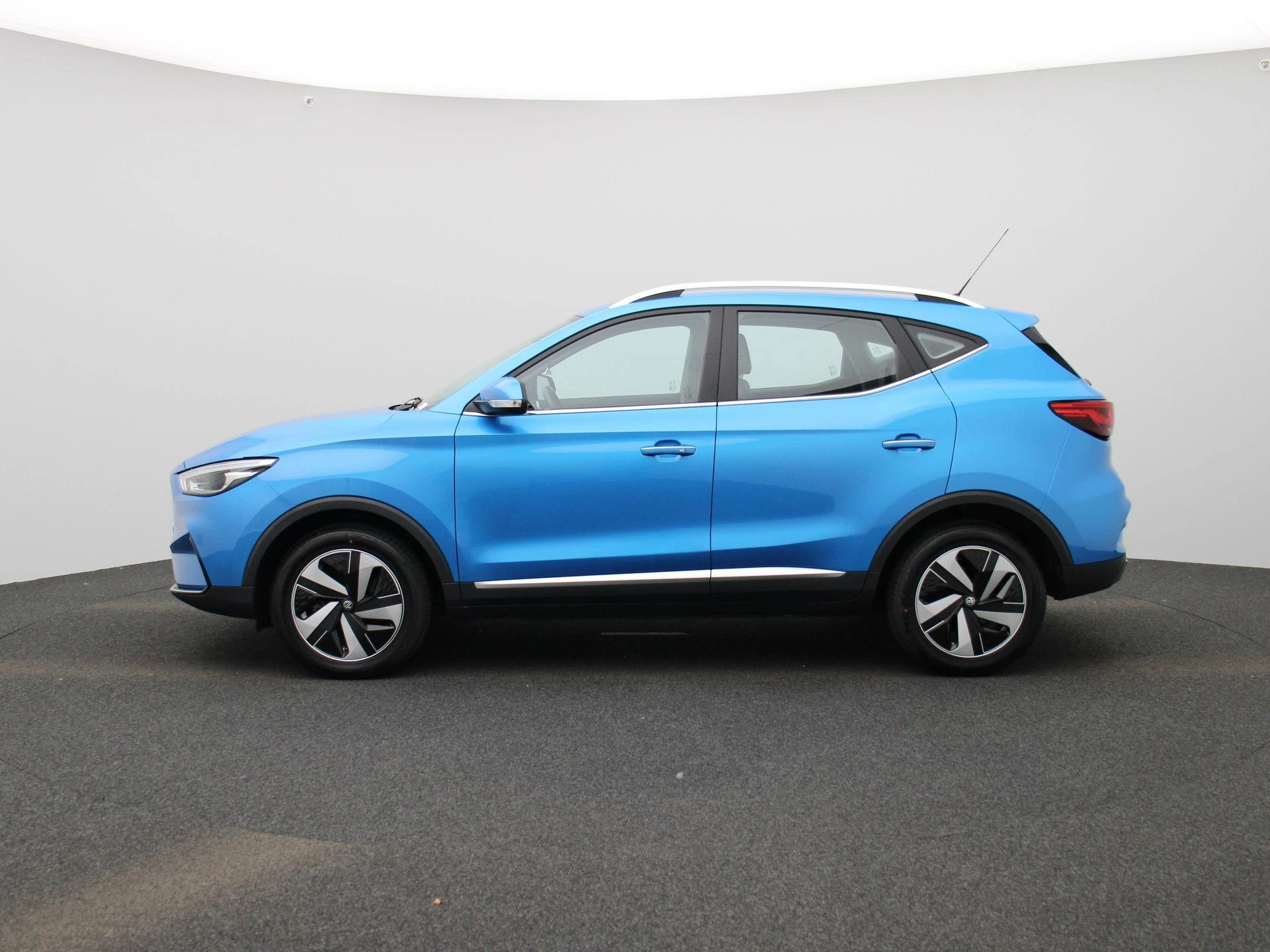 MG-ZS EV-image-3