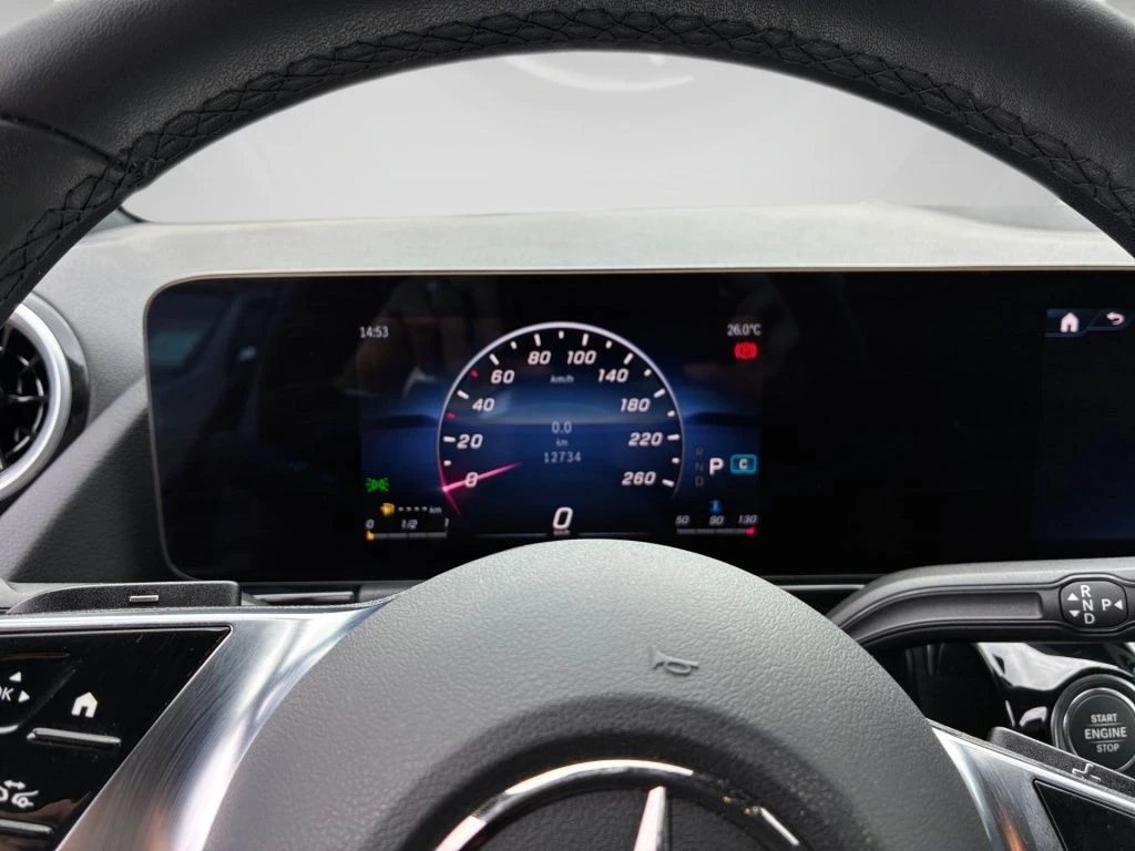 Mercedes-Benz-GLA 200 d-image-6
