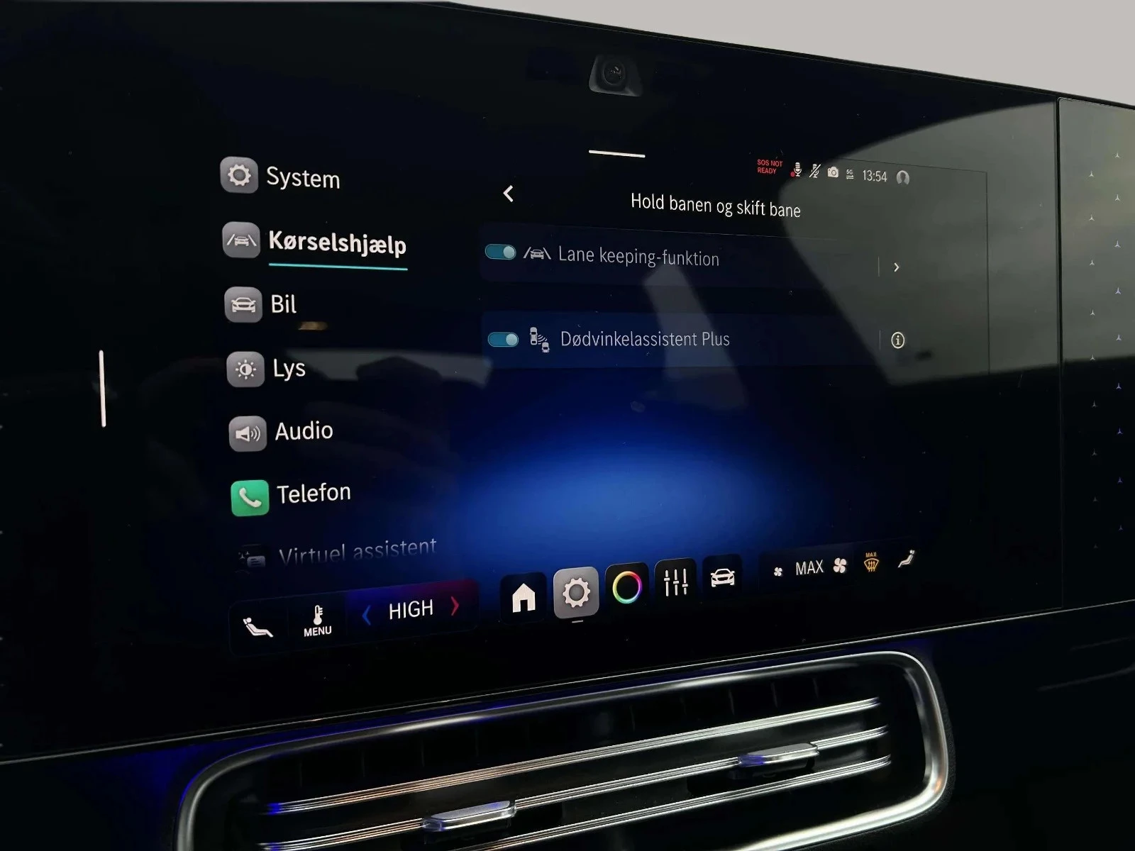 Mercedes-Benz-CLA-image-16