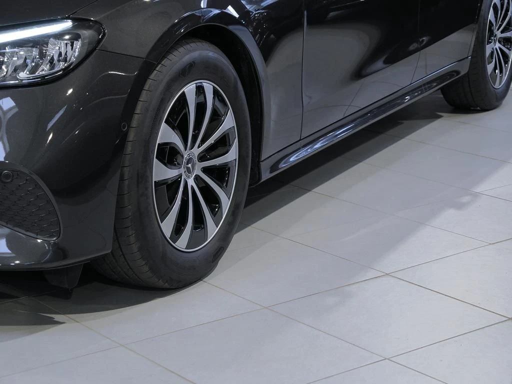 Mercedes-Benz-E-Klasse 220 d-image-5