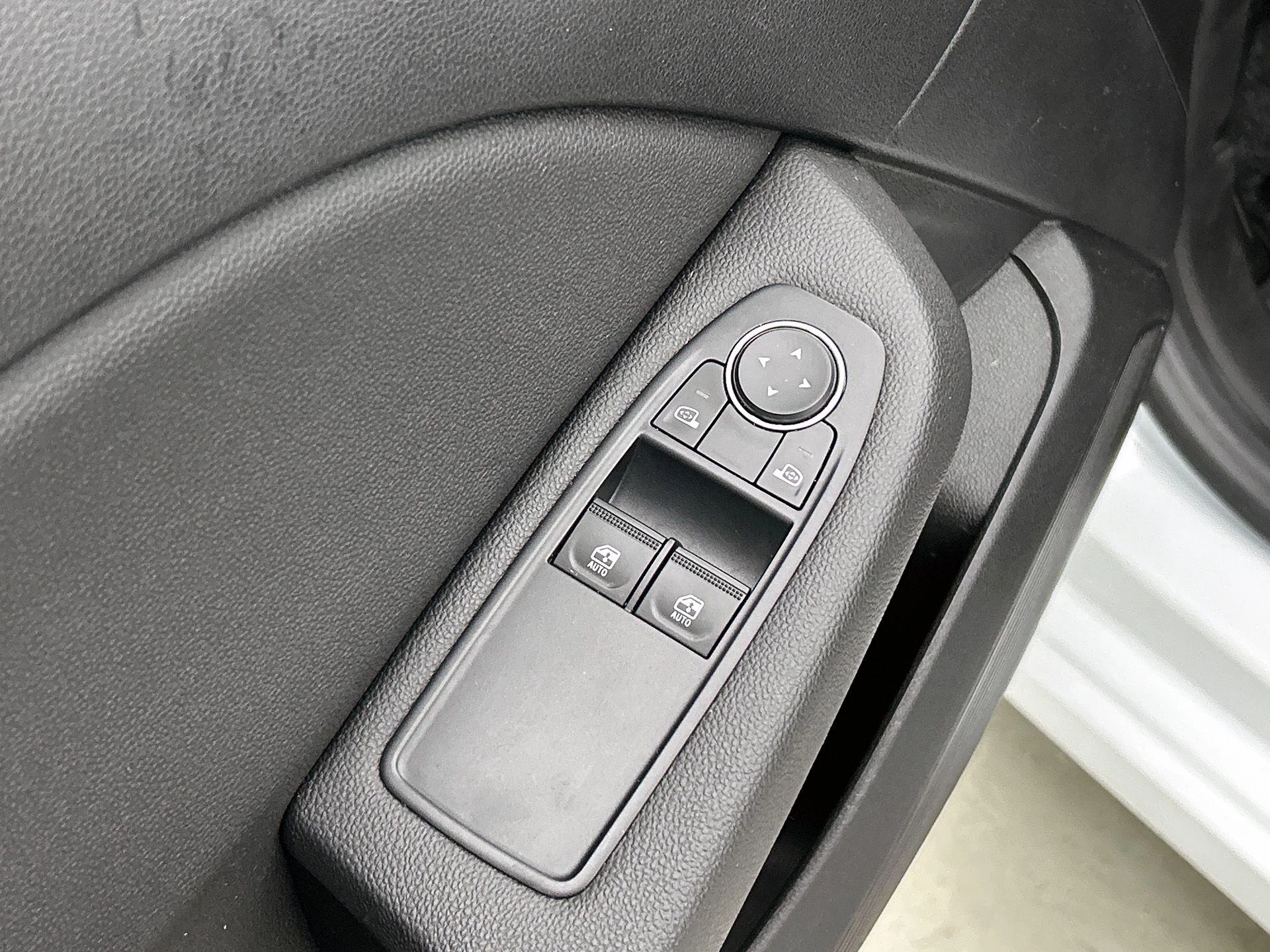 Renault-Clio-image-23