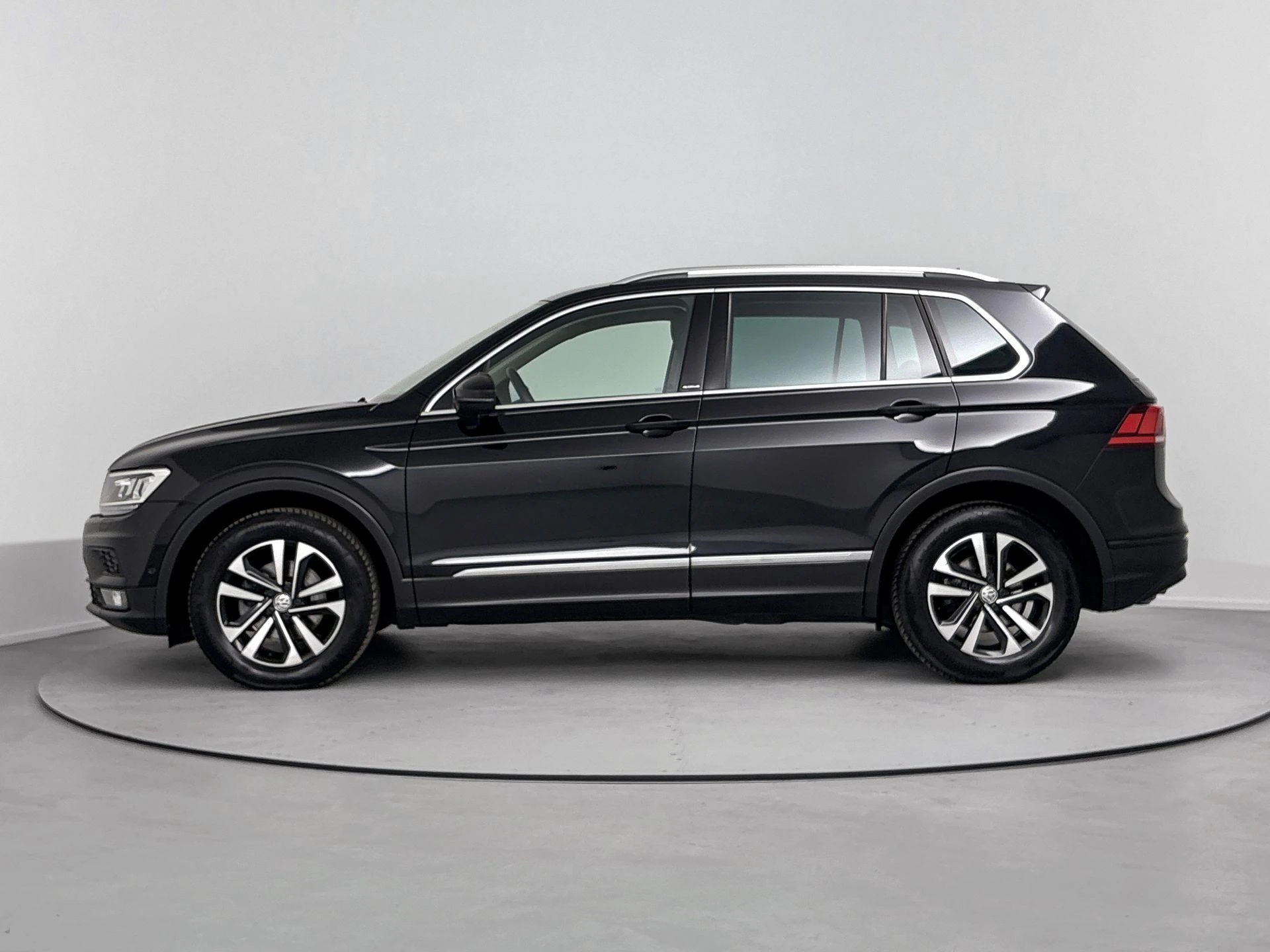 Volkswagen-Tiguan-image-1
