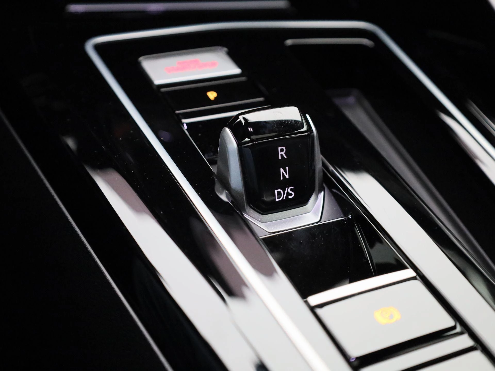 Volkswagen-Golf-image-22