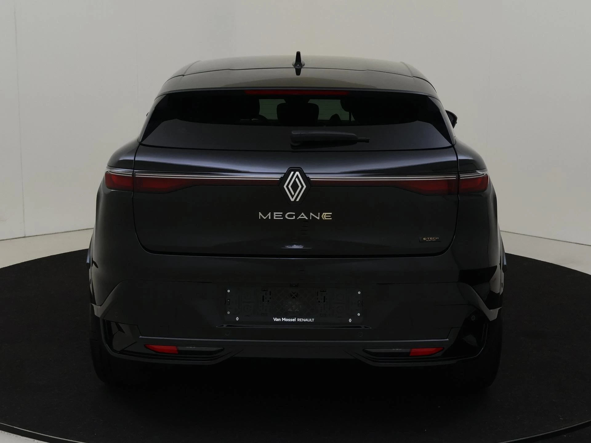 Renault-Megane E-Tech-image-8