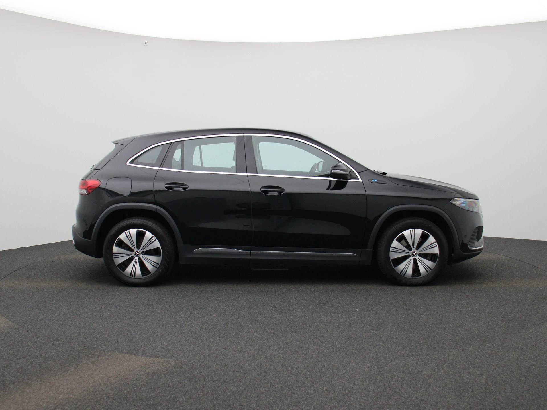 Mercedes-Benz-EQA-image-5