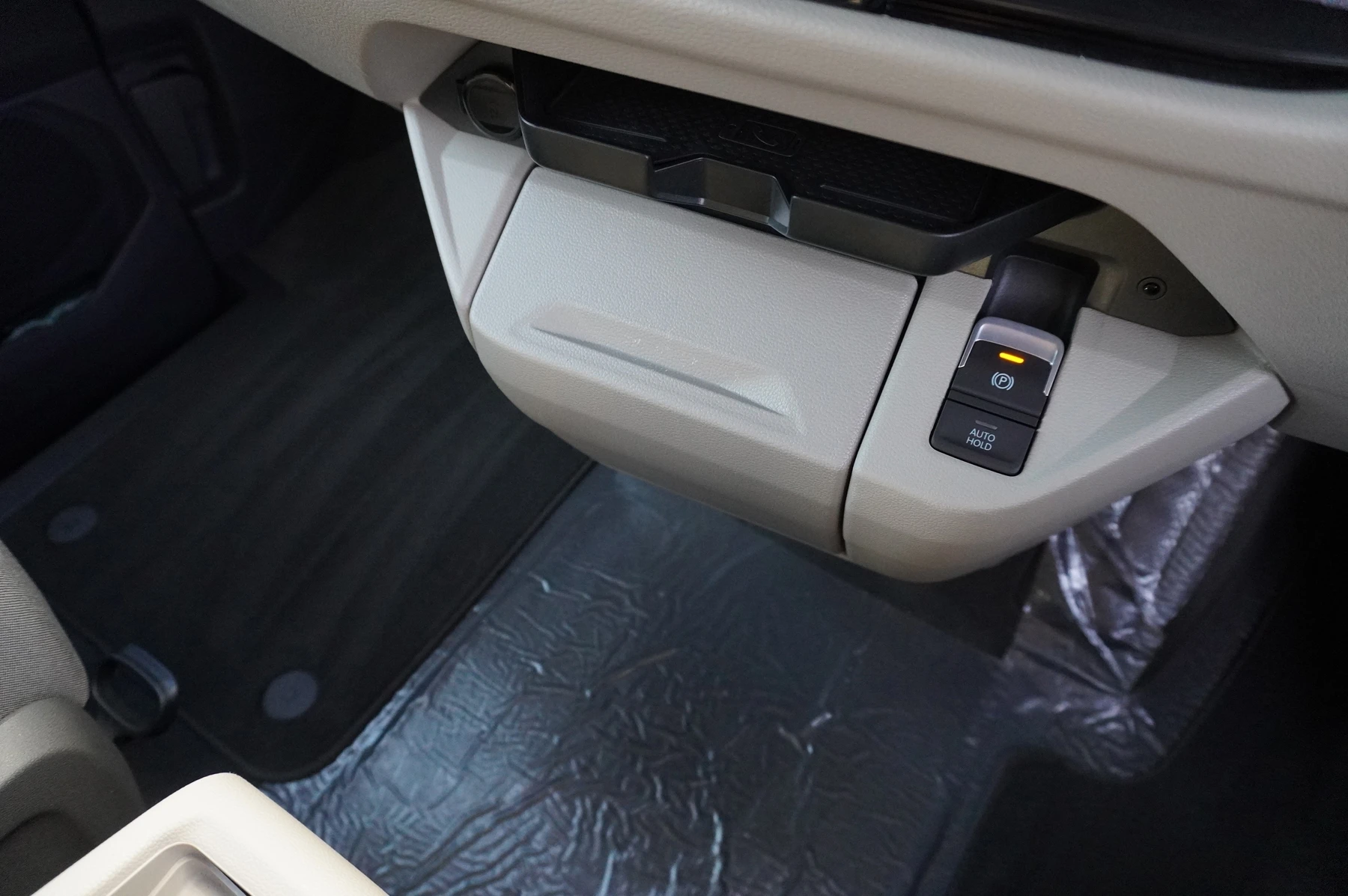 Volkswagen-Multivan-image-39