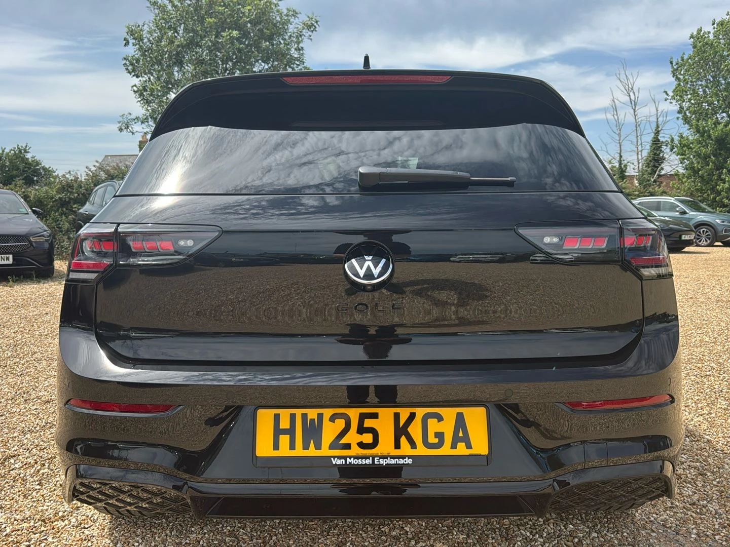 Volkswagen-Golf-image-5