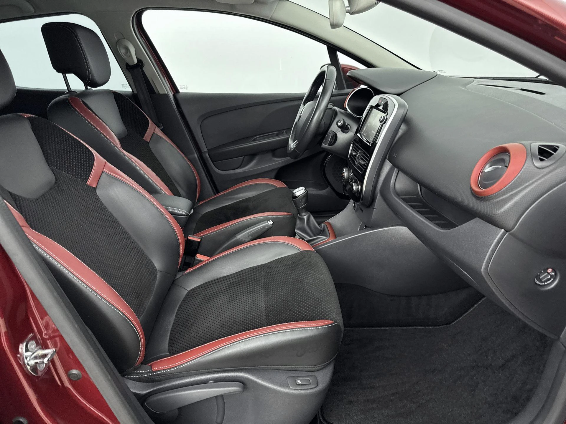 Renault-Clio-image-26