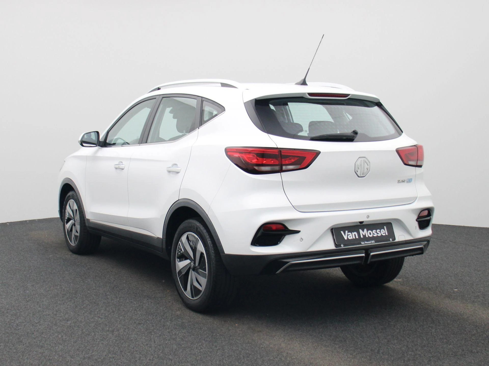 MG-ZS EV-image-1