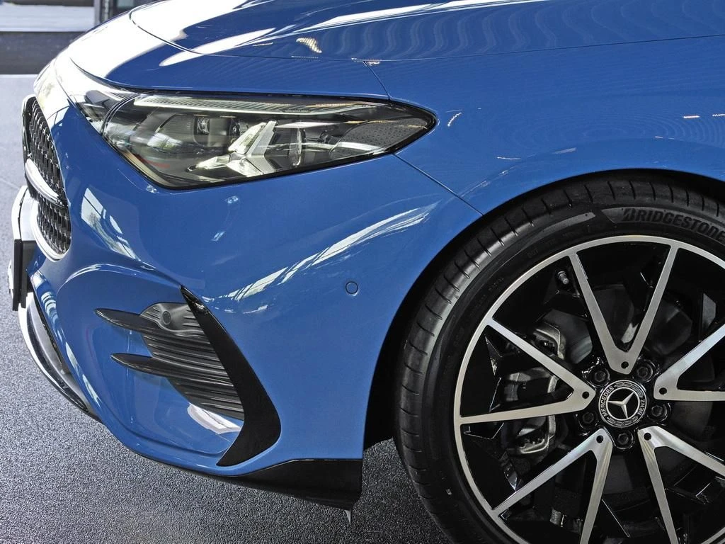 Mercedes-Benz-CLA 200-image-3