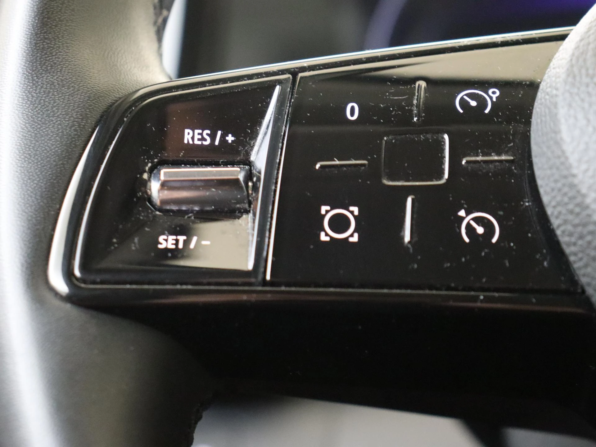 Renault-Megane E-Tech-image-11