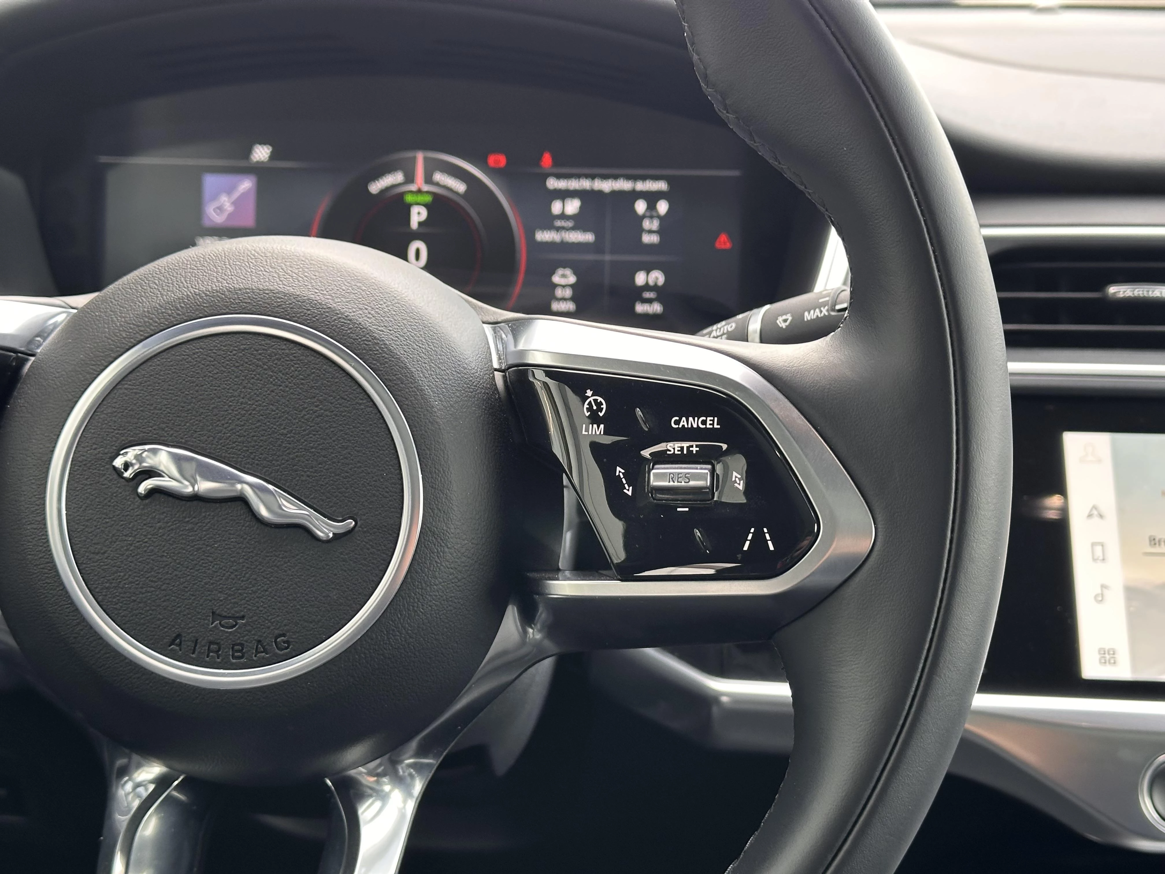 Jaguar-I-PACE-image-28