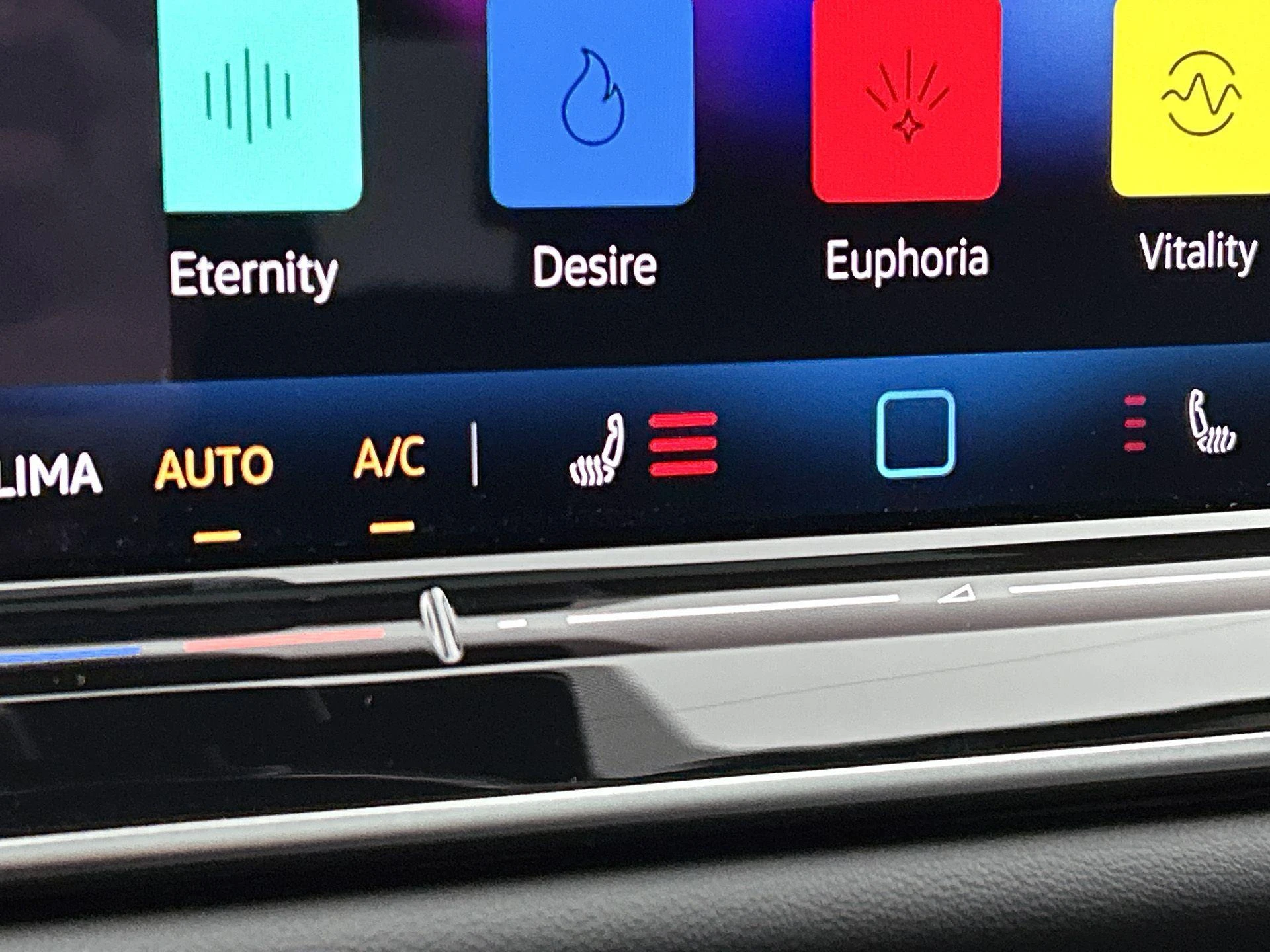 Volkswagen-Tiguan-image-16