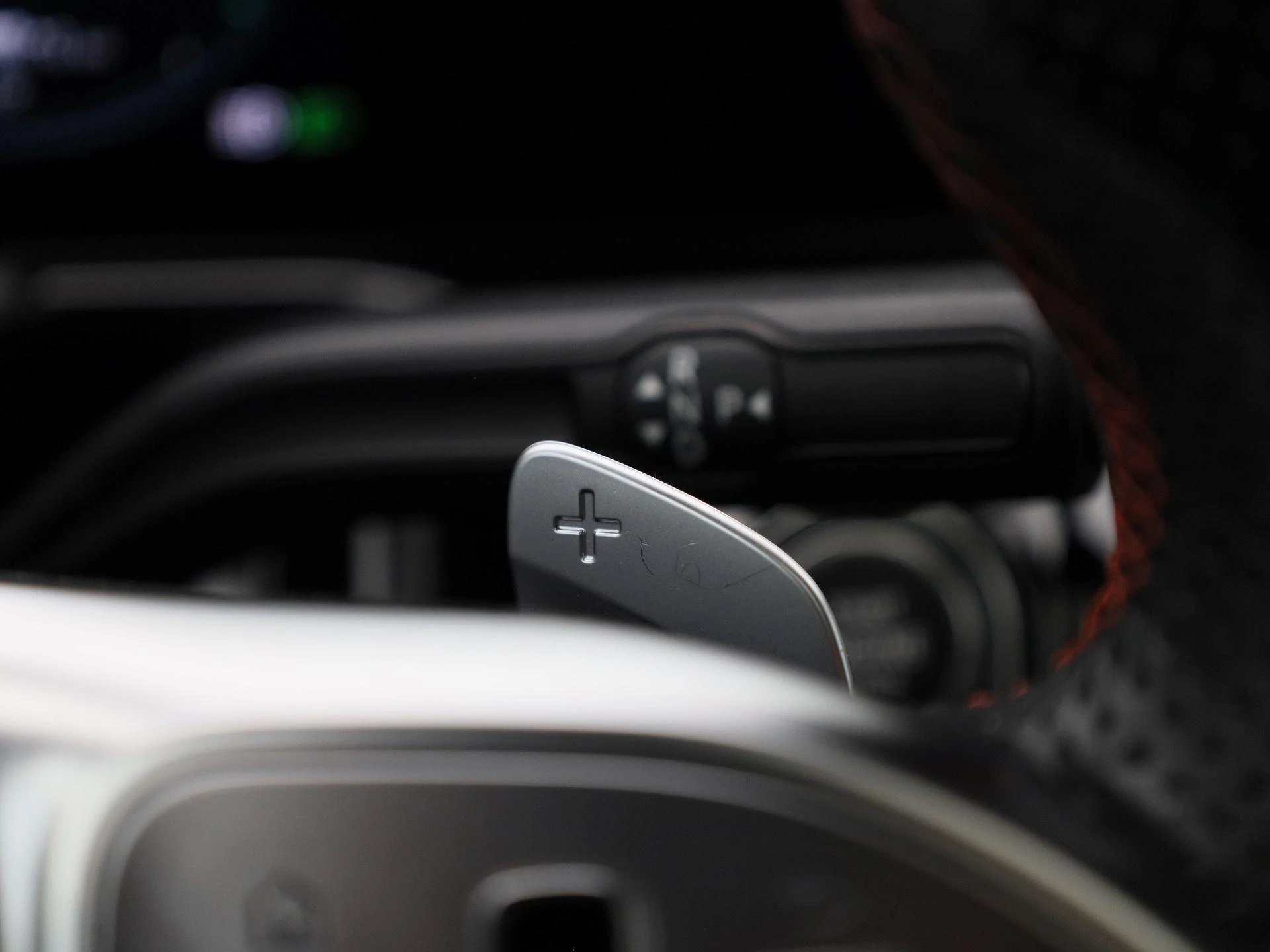 Mercedes-Benz-GLA-image-25