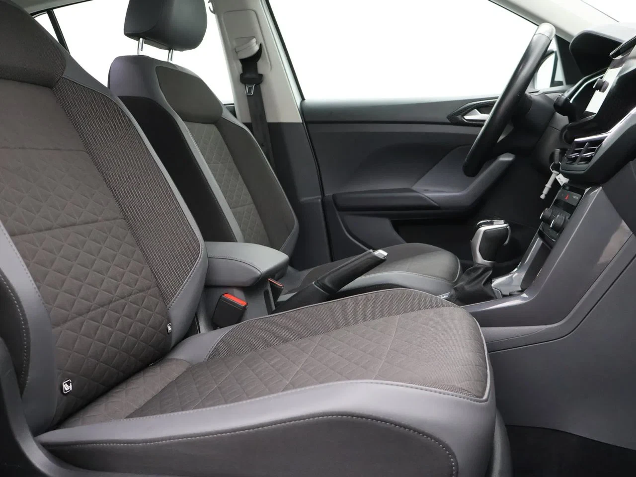 Volkswagen-T-Cross-image-6
