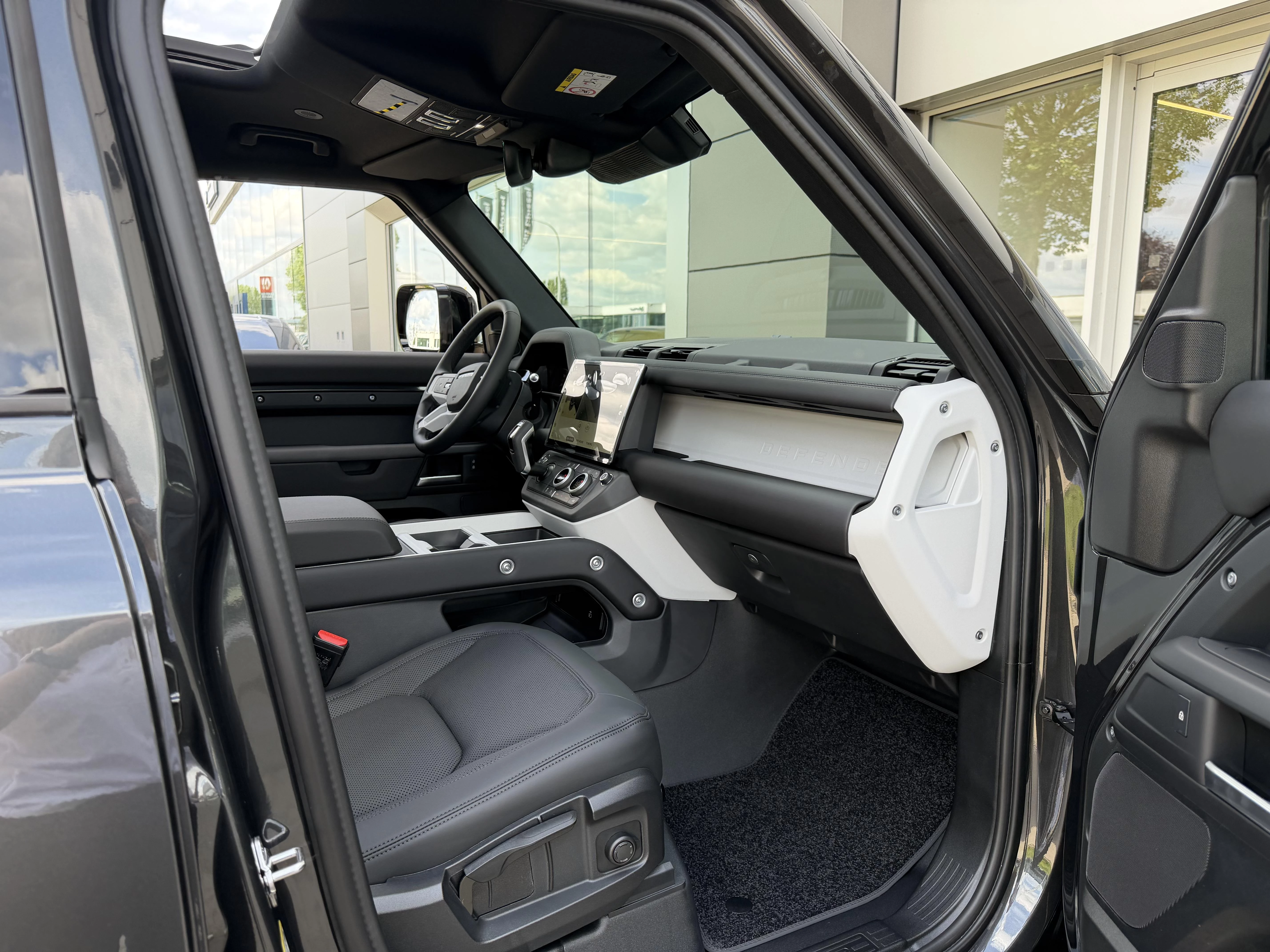 Land Rover-Defender-image-26