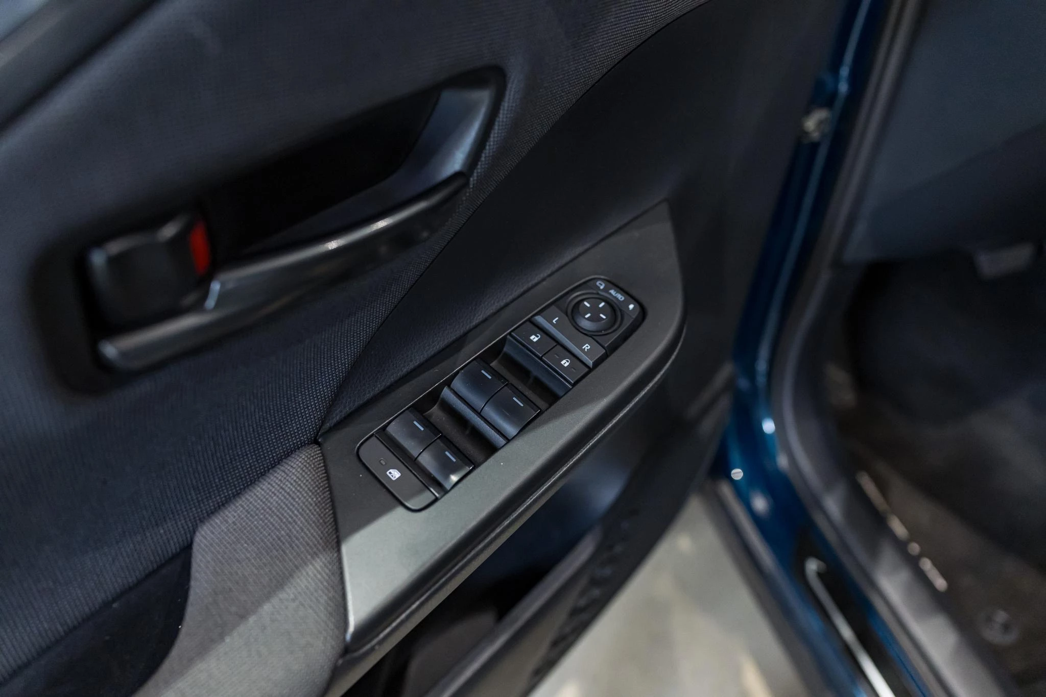 Toyota C-HR 1.8 VVT i-Hybrid C-Lub Mono-Tone E-CVT