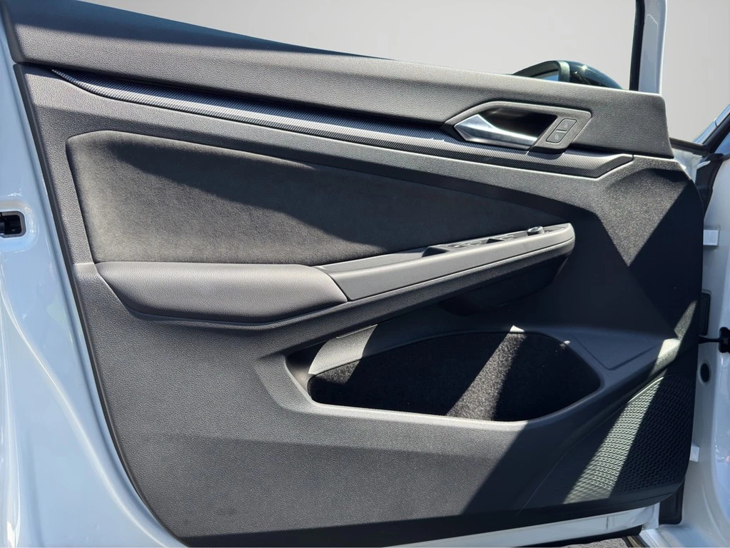 Volkswagen-Golf-image-16