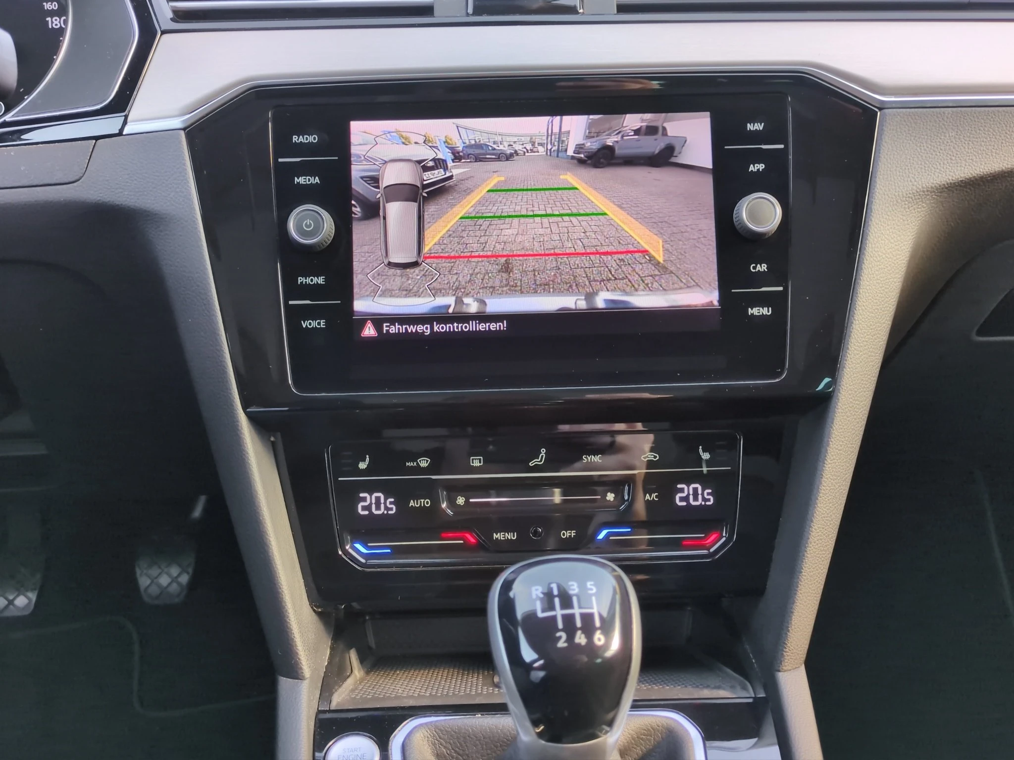 Volkswagen-Passat-image-14