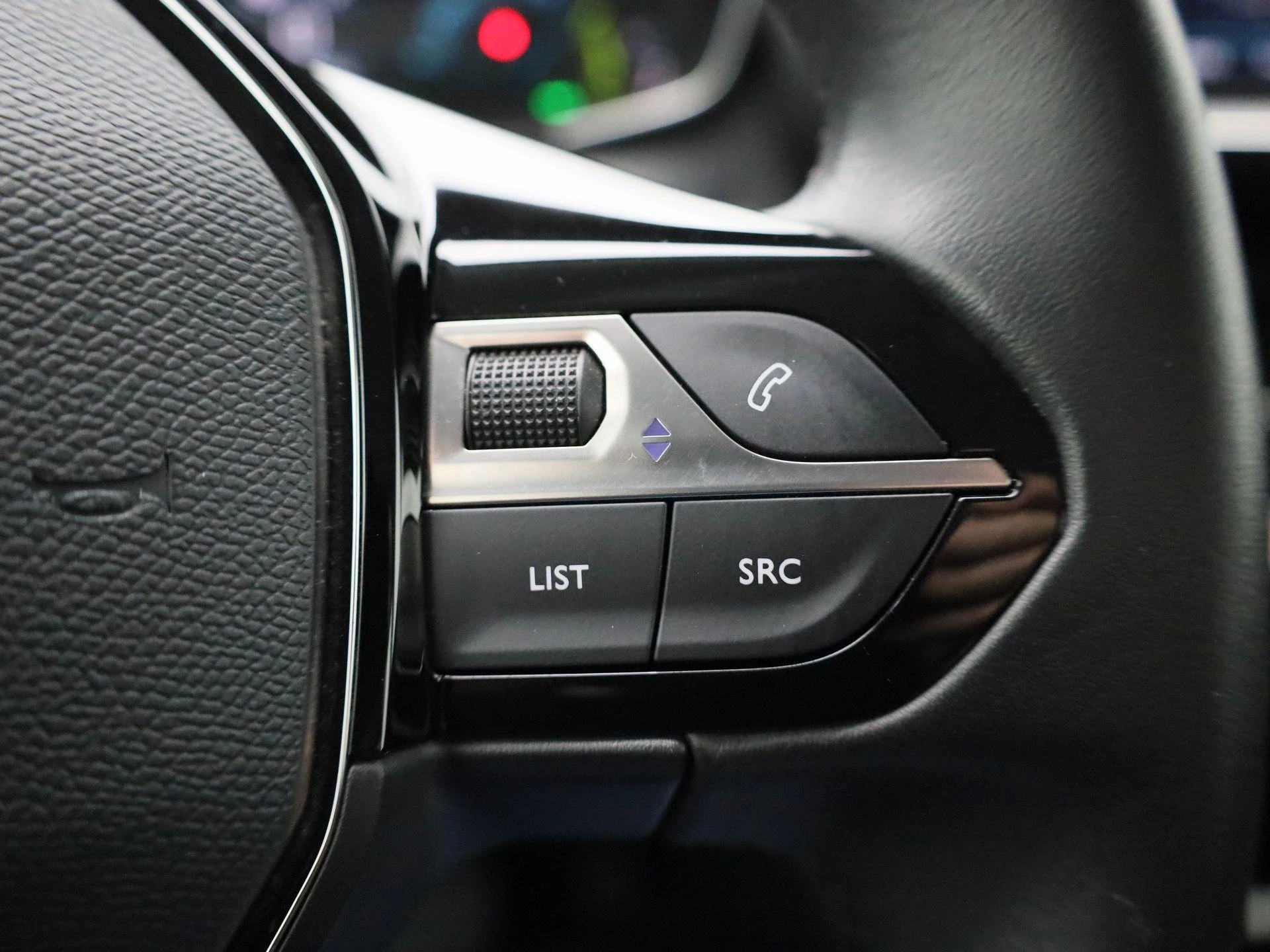 Peugeot-e-2008-image-19