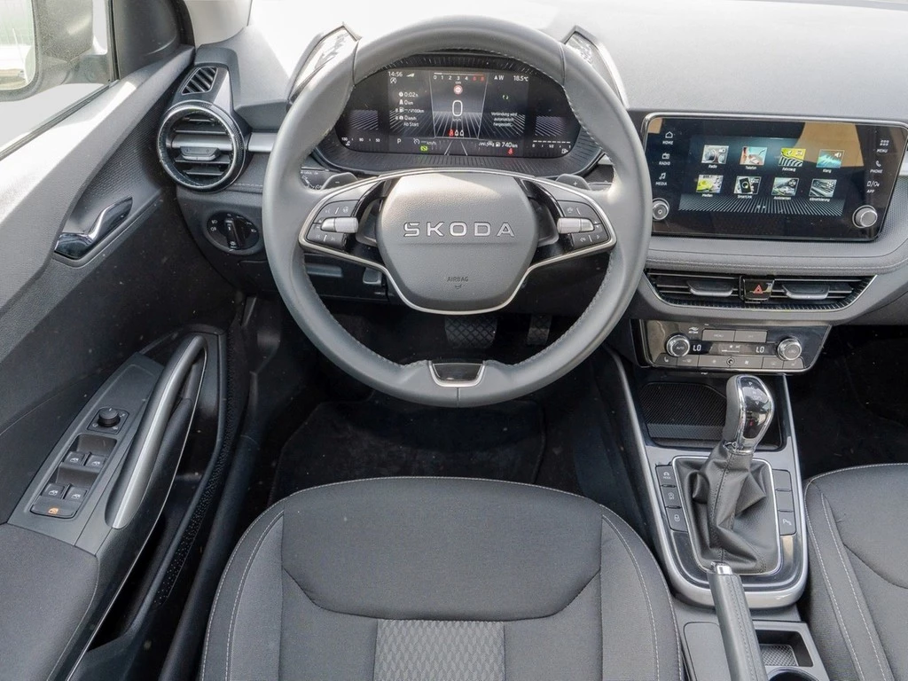 Škoda Fabia 1.0 TSI DSG Tour Rear-View, SmartLink